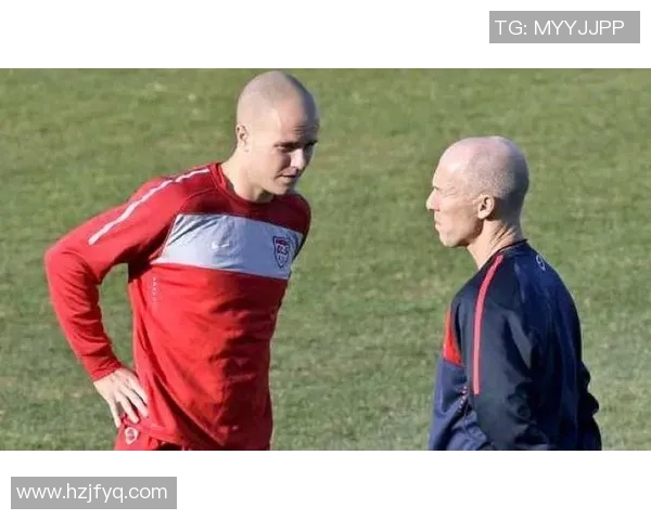 父子传承球场荣耀 足坛传奇父子档合影再现温馨瞬间 父子传承球场荣耀 足坛传奇父子档合影再现温馨瞬间